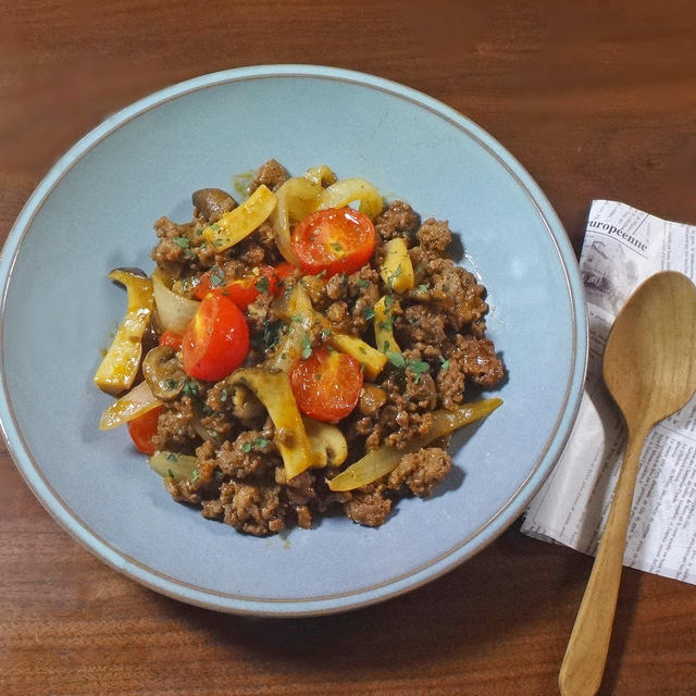 ハンバーグ気分になる簡単レシピ 挽肉キノコのトマト炒め煮