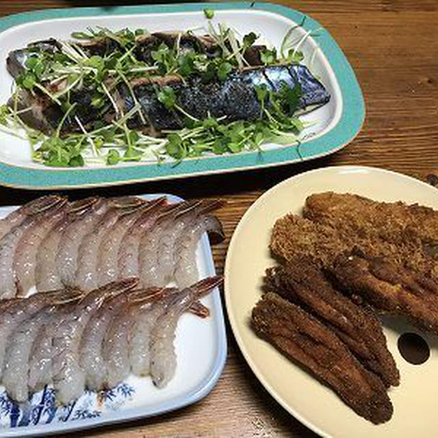 から揚げ、鰹のたたき、こぶとエビの刺身。勘違いの匂い