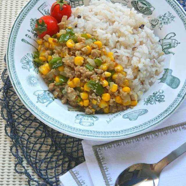 ビールに合うピリ辛エスニックご飯！たっぷり野菜のラープ風炒め。