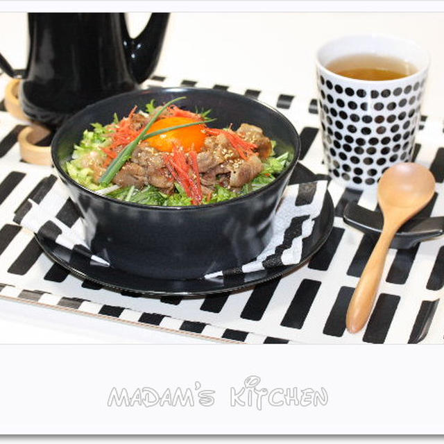 **　おひとり晩ごはんの時は簡単♪焼肉丼　**