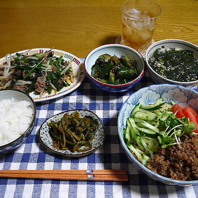 【夕食】冷やし坦々麺・牛肉とニラの炒め物・きゅうりのラー油漬け…