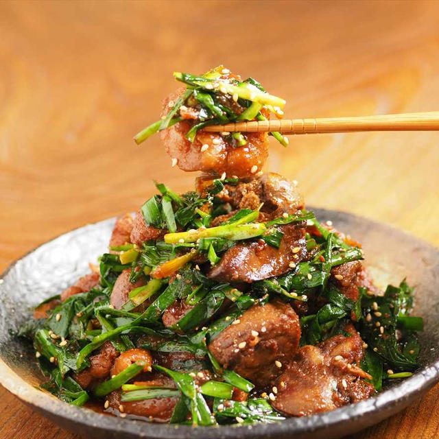 フーディストノート連載、「鶏もも肉と鶏レバーのコチュジャン漬け焼き」鶏もも肉と鶏レバーがしっとり美味しい！