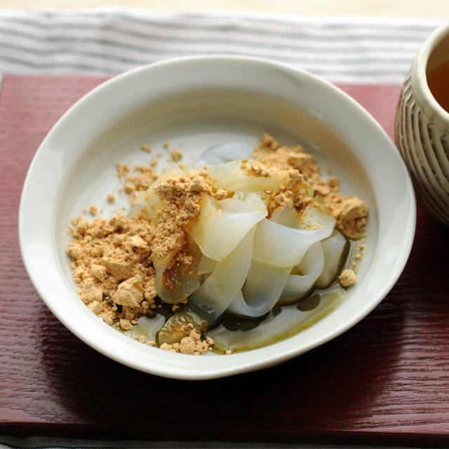 こんにゃくで　なんちゃって葛切り　（こんにゃく料理いろいろ）
