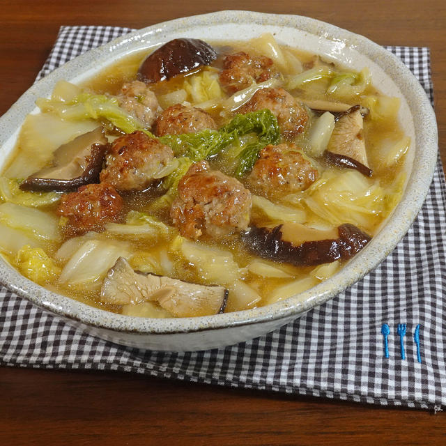 カラダの芯までほっかほか！肉団子と白菜のとろみスープ煮