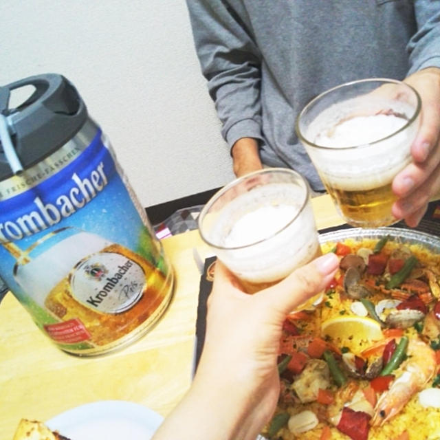 お誕生日パーティー☆デリバリー頼んでビールで乾杯
