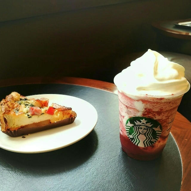 スタバ☆フルーツ クラッシュ＆クリーム フラペチーノ®と季節のキッシュ
