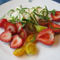 トマト、いちご、モッツアレラチーズのサラダ&鮭とタプナード　　7・21・2011
