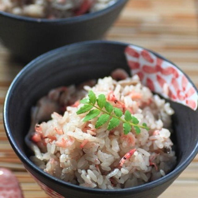 土鍋で桜海老の炊き込みご飯