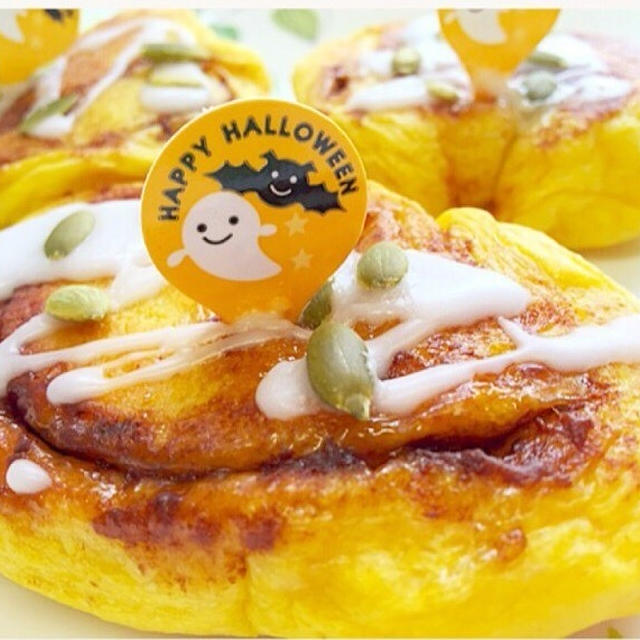 【フライパンでハロウィンパン作り】かぼちゃパウダーでおしゃれに楽しめる！ハロウィンシナモンロール