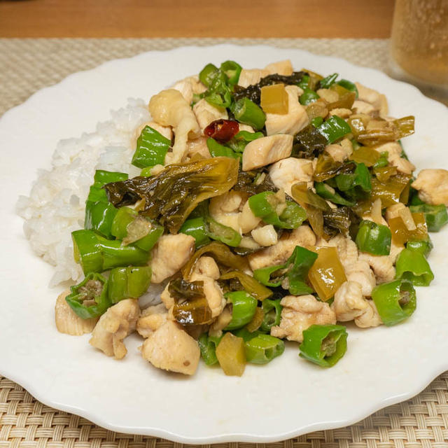 鶏胸肉とシシトウの高菜炒めオンザライス