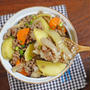甘辛でホクホク！とろとろ絶妙なそぼろ肉じゃが丼