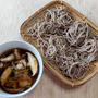 鶏南蛮ざるそばで昼ごはん