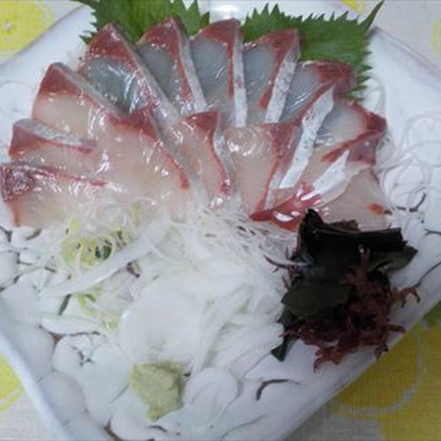 カンパチのお刺身とカツオのたたき・萩焼、美濃焼、波佐見焼