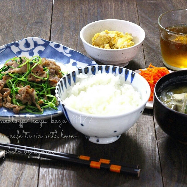 夜カフェ☆豚肉と豆苗のタレ炒め･また台風？？