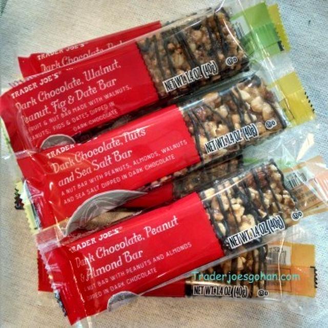 トレーダージョーズのチョコレートナッツバーとカインドバー　 Trader Joe’s Dark Chocolate Nut Bars & Kind Bar