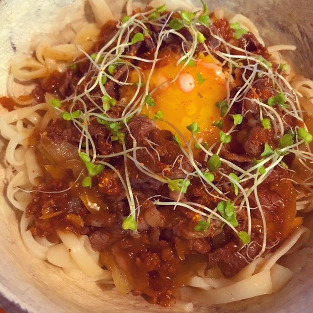 noodles with fried beef & onions 