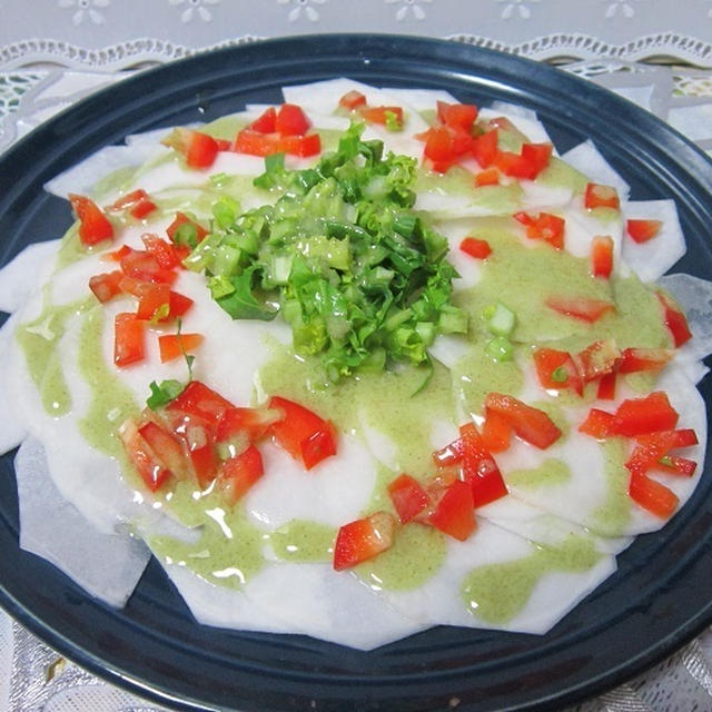 グリーンカレードレッシングで食べる蕪のカルパッチョ風サラダ