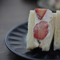 たまには甘い朝食♪いちごとみかんのフルーツサンド