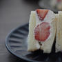 たまには甘い朝食♪いちごとみかんのフルーツサンド