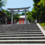 初夏の神社。