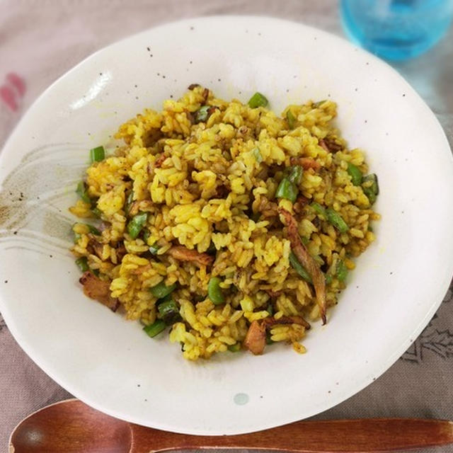 醤油が決め手♪ベーコンカレー炒飯