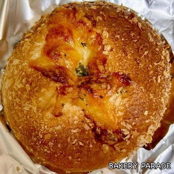 カレーパンと とうもろこしとタマゴのパン