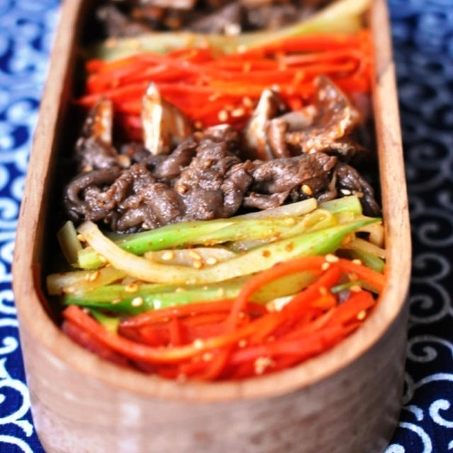 野菜たっぷりナムル丼弁当。
