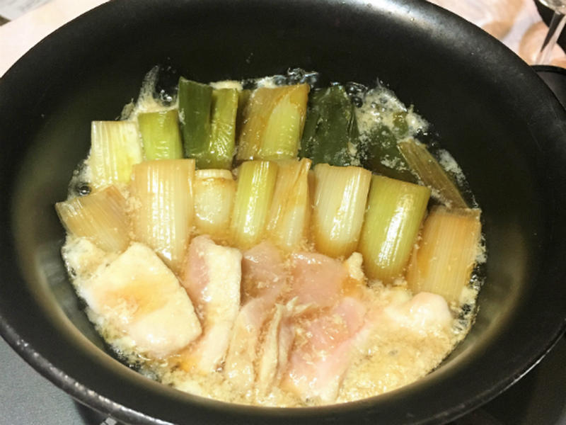 鶏むね肉でねぎま鍋風。マグロを使わなくてもおいしい経済的おつまみ。