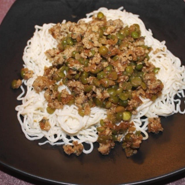カロリー控えめ　にんにくの旨み　肉あんヌードル　