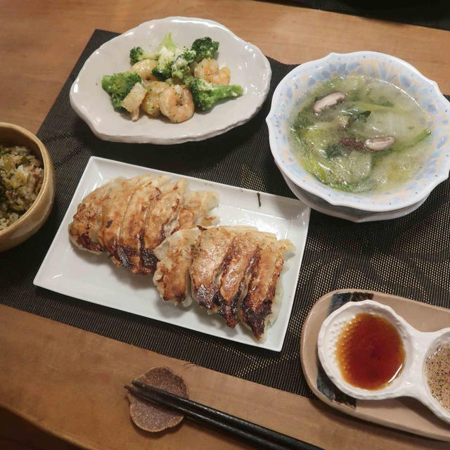 餃子＆海老ブロッコリーマヨで中華な晩ご飯　と　八重咲の水仙の花♪