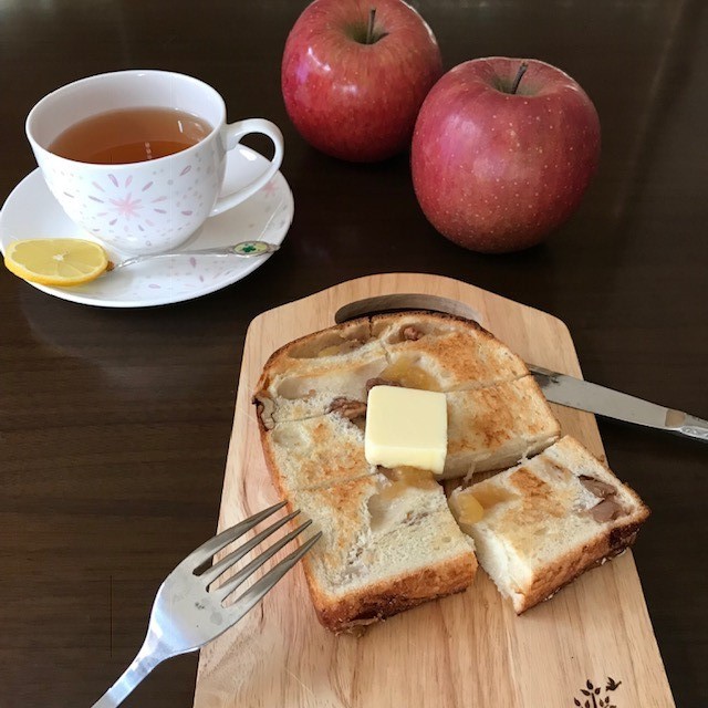 りんごと胡桃の食パン♡厚切りトースト