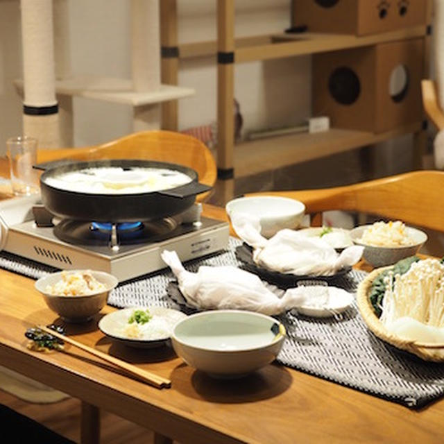 炊き込みご飯と湯豆腐と鱈の紙包み蒸しの夜ごはん