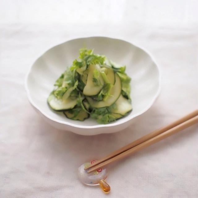 ズッキーニと香菜のエスニックサラダ。