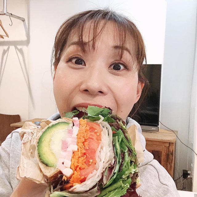 ランチは八百屋さんのサンドウィッチです！！