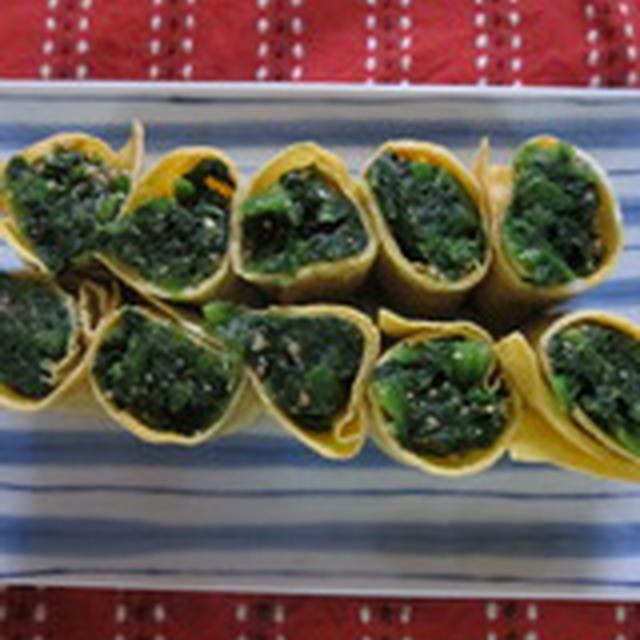 「ほうれん草の胡麻和え薄焼きたまご巻き」