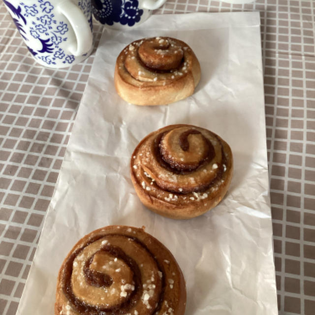 IKEAシナモンロールで朝ごはん