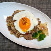 スパイスとフルーツのハーモニー☆スパイスとソースのうまうま牛肉炒飯♪☆♪☆♪