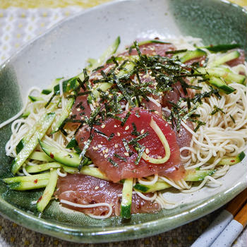 不思議な味わい「マグロときゅうりの素麺和え」