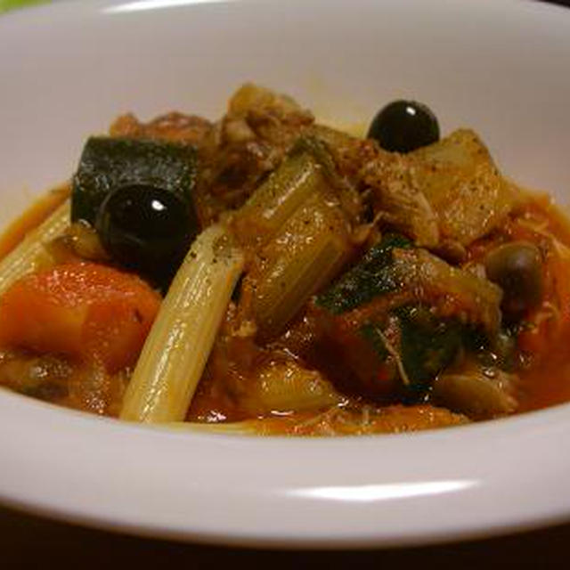 「フレンチ・イタリアン」ペンネ入りチキンのトマト煮