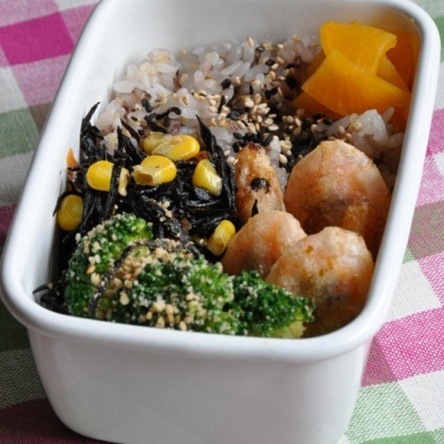 殻付き甘エビのから揚げ弁当。