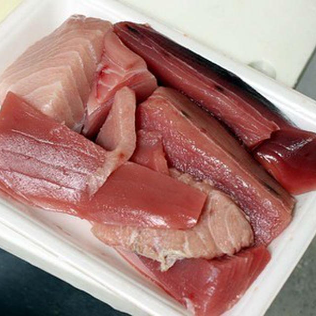 マグロのすき身を見つけて「ネギマ鍋」