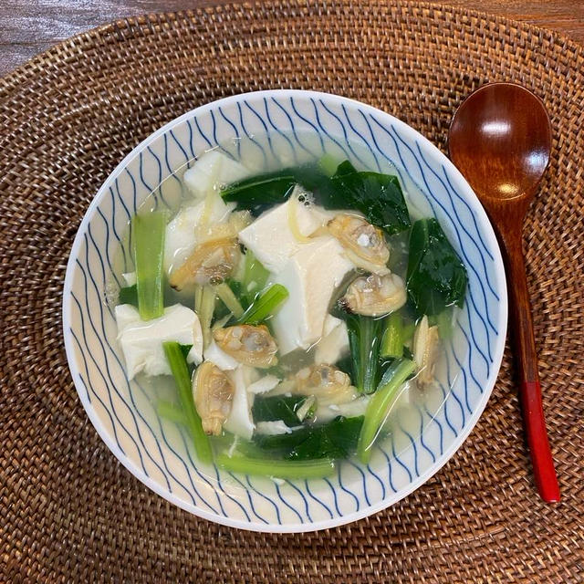 おかずになるスープ♪あさりの旨みが美味しい豆腐のスープ