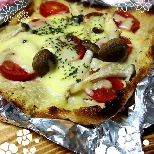 アンチョビ香る油揚げ豆腐ソースピザ