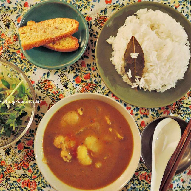 チキンカレーとビスコッティ。