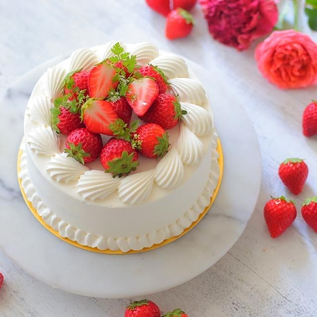 ふわふわスポンジで苺のショートケーキ