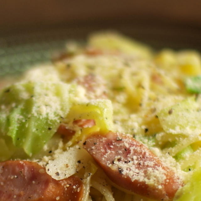 キャベツのパスタで昼ごはん。