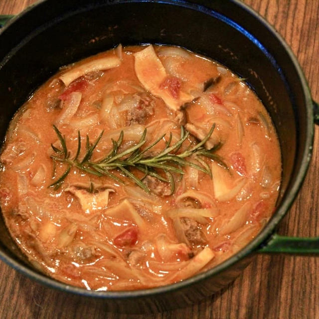 ストウブ鍋で作る！超簡単ビーフストロガノフの作り方【STAUB&ハーブレシピ】