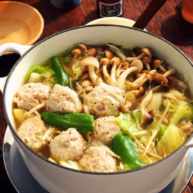 【鍋レシピ】固形スープの素で煮込むだけ！「コンソメ鶏だんご鍋」