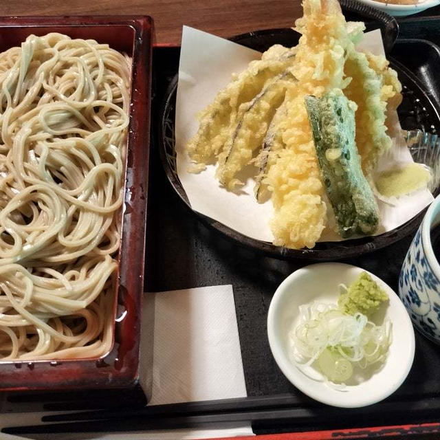 風呂上がりの一杯はうまい！日帰り温泉のお食事処で十割蕎麦で昼呑み