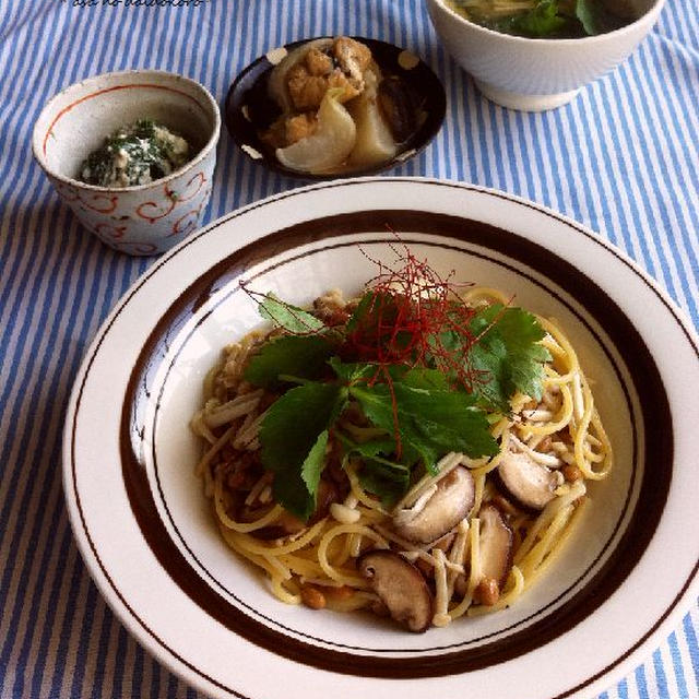 昆布の水塩できのこ納豆パスタの朝ごはん
